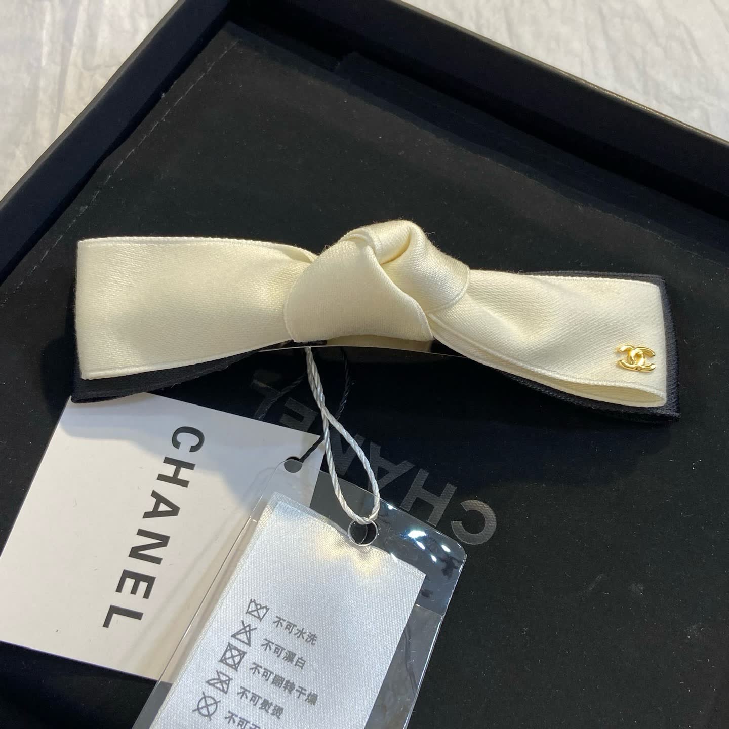 Chanel Satin Bow Hair Clip-XF0862
